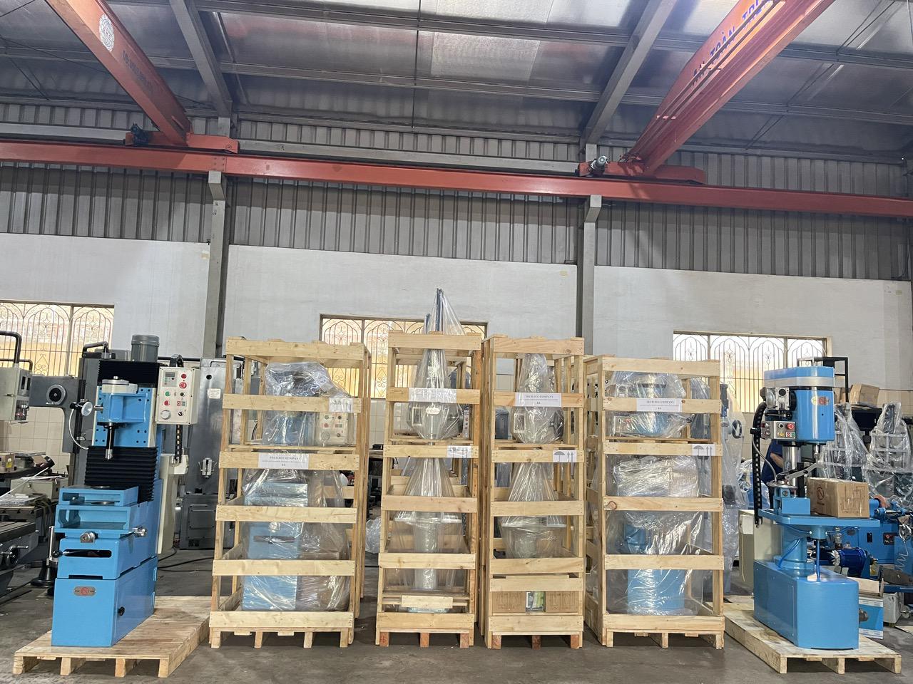 Máy doa miệng suppap DSP3,máy xoáy xilanh VBM-250, máy đánh bóng HMB-125 đã có mặt tại Peru