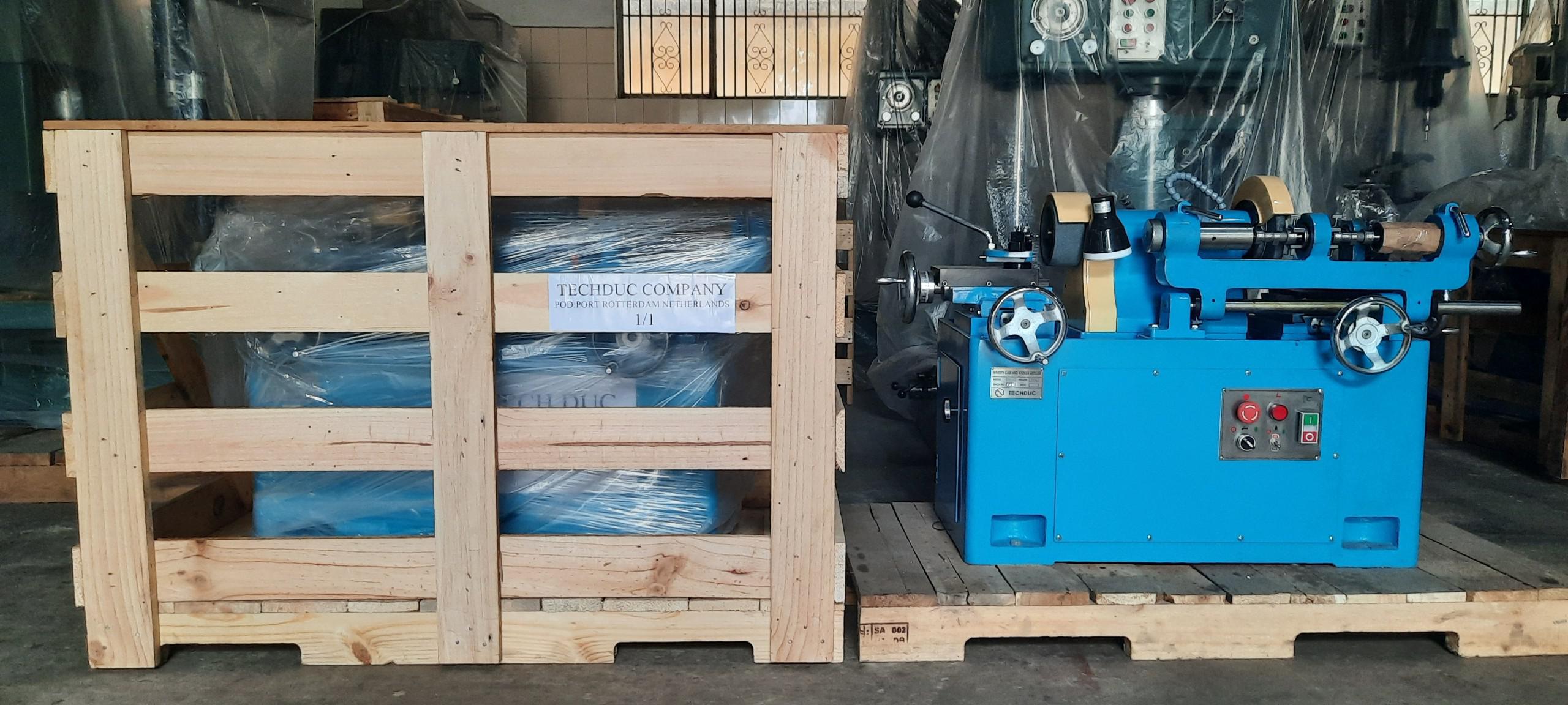 Our  Camshaft Grinding Machine CC1-H has arrived to Netherlands